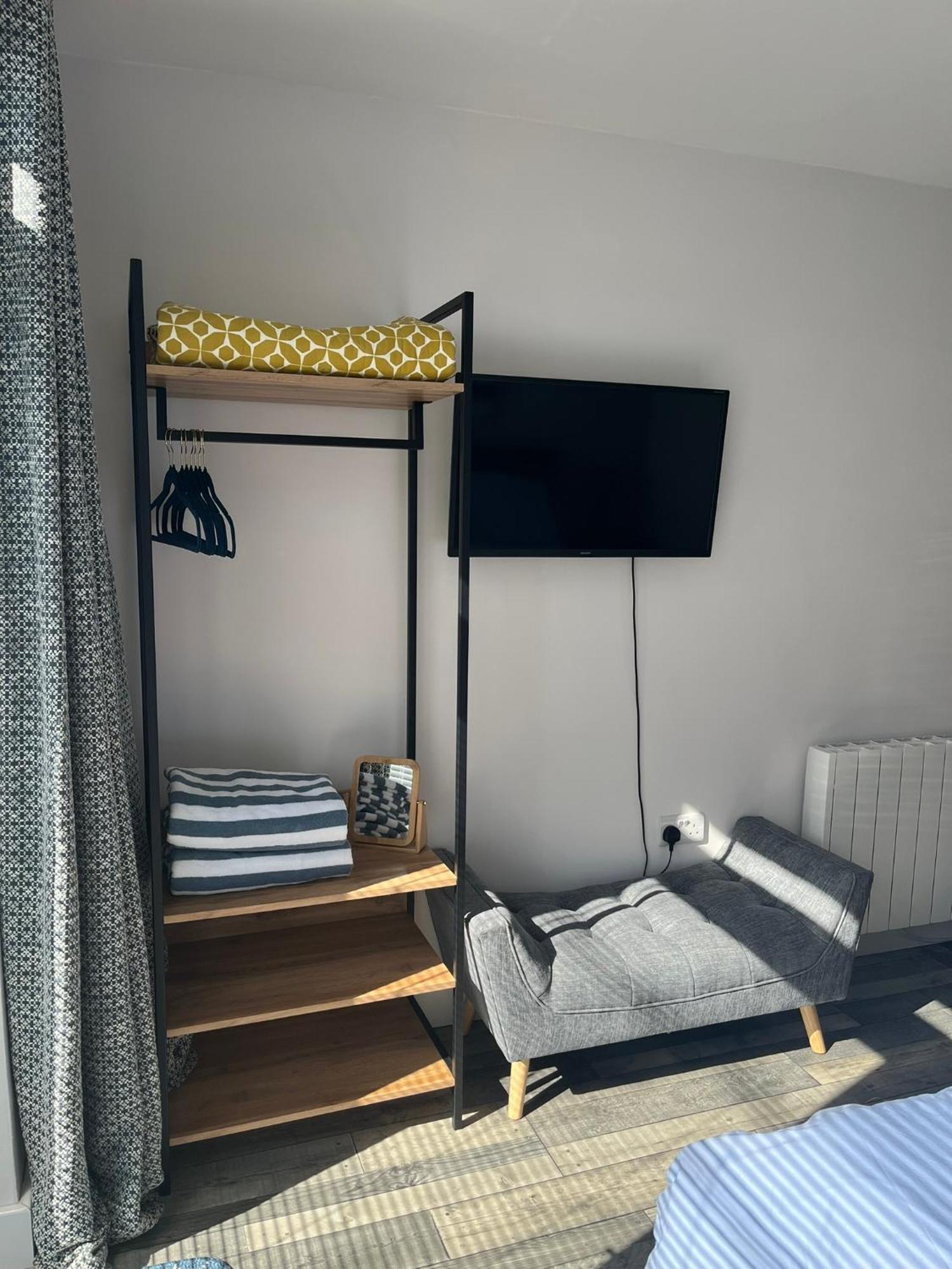 Entire Guest Suite In Four Mile Bridge, Rhoscolyn Valley Zewnętrze zdjęcie